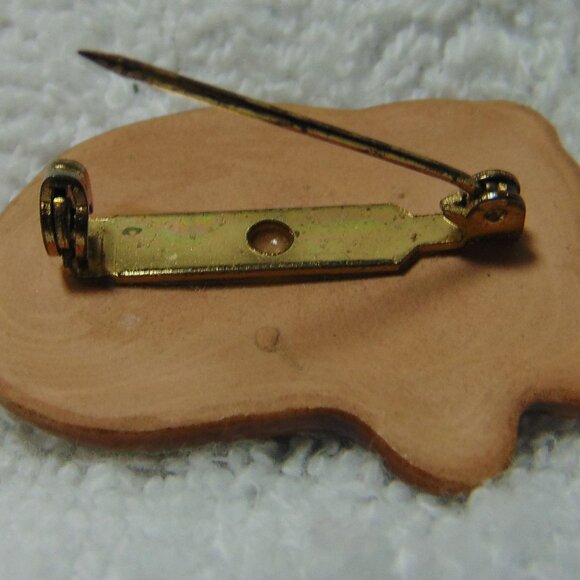 Vintage Brown Cat Pin (Brooch) with Red Ball, Hand painted and glazed clay - Picture 3 of 3